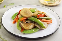 Salad nấm đùi gà xào chua cùng rau củ tuyệt ngon