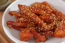 Cách làm chân gà cay Hàn Quốc nhâm nhi ngày mưa rét