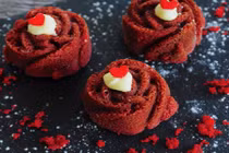 Cách làm bánh cupcake Valentine đỏ thắm như hoa hồng thật