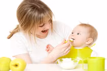 Nguyên tắc cho bé ăn dặm không gây áp lực cho mẹ