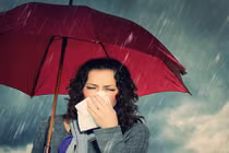 Cẩn trọng với những bệnh dễ mắc trong mùa mưa bão