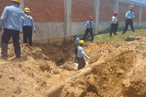 Cắt đường ống xả thải ngầm trái phép của Formosa