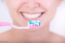 Nha sĩ bật mí cách chọn kem đánh răng an toàn 