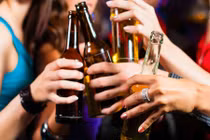 Tác động của rượu với phụ nữ khác đàn ông thế nào?