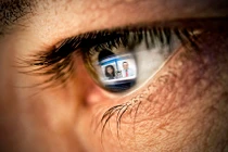 Ngồi máy tính, nhìn điện thoại cả ngày có bị hỏng mắt?