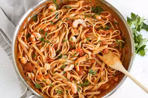 Cách làm spaghetti hải sản cay với nước sốt cà chua bơ