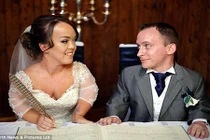 Đám cưới trong mơ của cặp đôi người lùn ở Anh