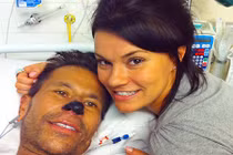 Cụt tứ chi vì bác sĩ chẩn đoán nhiễm trùng máu chậm