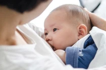 Những hiểu lầm về cho con bú và nuôi con bằng sữa mẹ