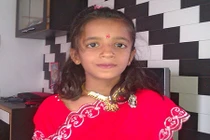 Ảnh cận cảnh hàng ngàn con kiến trong tai bé 12 tuổi