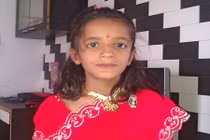 Ảnh cận cảnh hàng ngàn con kiến trong tai bé 12 tuổi