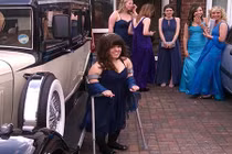 Thiếu nữ chấp nhận đau đớn phẫu thuật kéo dài chân thêm 18cm