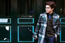 Chàng bác sĩ phụ sản bất ngờ nổi tiếng trên mạng 