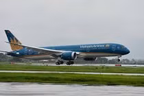 Hành khách tát tiếp viên hàng không bị cấm bay 6 tháng