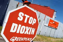 Đàn ông tiếp xúc với hóa chất diệt cỏ khó sinh con trai