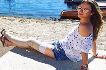 Người mẫu chân to chân bé vì phù nề bạch huyết