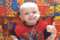 Em bé tàn tật vì bác sĩ nhầm ung thư là táo bón