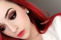 Trang điểm gương mặt thế nào để hợp với son đỏ?