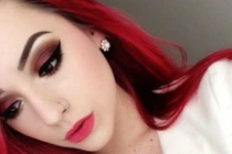 Trang điểm gương mặt thế nào để hợp với son đỏ?