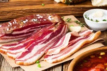 Biến tấu món thịt hun khói ngon lạ trên khắp thế giới