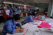 Luật hóa thưởng tết để doanh nghiệp hết “né”?