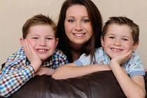 Bà mẹ 28 tuổi đột quỵ vì uống thuốc tránh thai cả năm