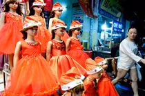 Không khí Noel sớm trên đường phố Sài Gòn