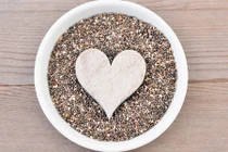 Lý do bạn tuyệt đối không được ăn hạt chia dạng khô