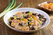 Cách làm chả thịt lợn hấp tôm khô ngon ngọt