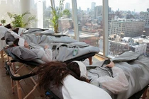 Sao Hollywood phát cuồng với xông hơi thải độc bằng hồng ngoại 