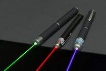 Nguy cơ khôn lường từ bút laser và đồ chơi phát sáng