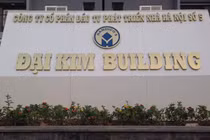 Hà Nội: Vật lạ ở chung cư Đại Kim rơi xuống khiến bé gái trọng thương