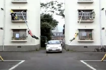 Kiểu trốn nhà đi chơi bá đạo của hai cô gái