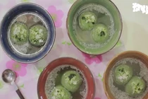 Làm bánh trôi trà xanh nhân vừng đen đón Tết Hàn thực