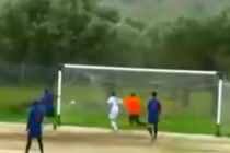 Pha sút bóng đen đủi nhất thế giới