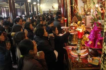 Phát hoảng với cách cúng bái của một số người Việt