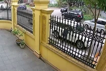 Trộm táo tợn bẻ gương ô tô BMV ngay trước cửa nhà