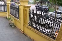 Trộm táo tợn bẻ gương ô tô BMV ngay trước cửa nhà