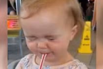 "Mê mệt" phản ứng của bé gái khi lần đầu uống Coca