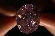 Kim cương hồng giá siêu đắt được giới siêu giàu săn lùng