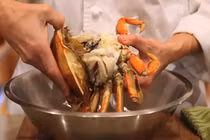 Cách lấy thịt cua biển nhanh gọn nhất