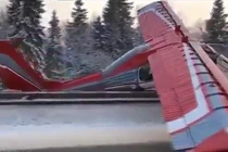  Phi công quên… đổ xăng, máy bay Nga mắc cạn giữa cao tốc