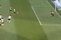 Pha phối hợp sút penalty "bá đạo"