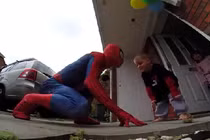 Clip màn chúc mừng sinh nhật con siêu độc của ông bố