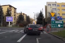 Hành động cực kỳ khó hiểu của nam thanh niên