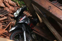 Chùm ảnh: Lũ quét làm quốc lộ 7 tắc nghẽn nhiều giờ