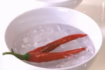 Mẹo cắt ớt không cay mắt, bỏng tay