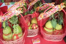 Bưởi hồ lô, dưa hấu thỏi vàng khan hiếm dịp Tết