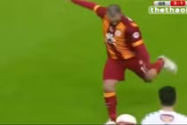 Cận cảnh cú đúp siêu phẩm tuyệt hảo của Wesley Sneijder 