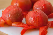 Mẹo bóc vỏ cà chua siêu nhanh bạn nên biết